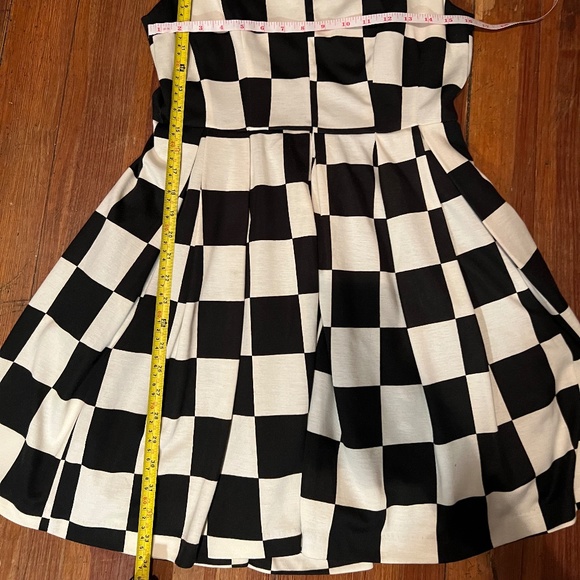 NWOT Esley Sleeveless Pleated Black & White Checkerboard Mini Dress-Large (M/L) - Picture 4 of 9